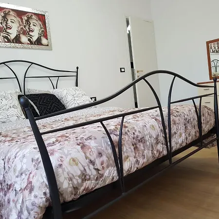 Intero Alloggio Casa Sara Daire Cenova